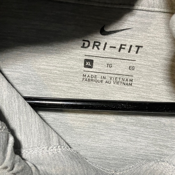 Nike Dri-FIT Light Gray women’s long sleeve hooded shirt Sz XL - Picture 2 of 6
